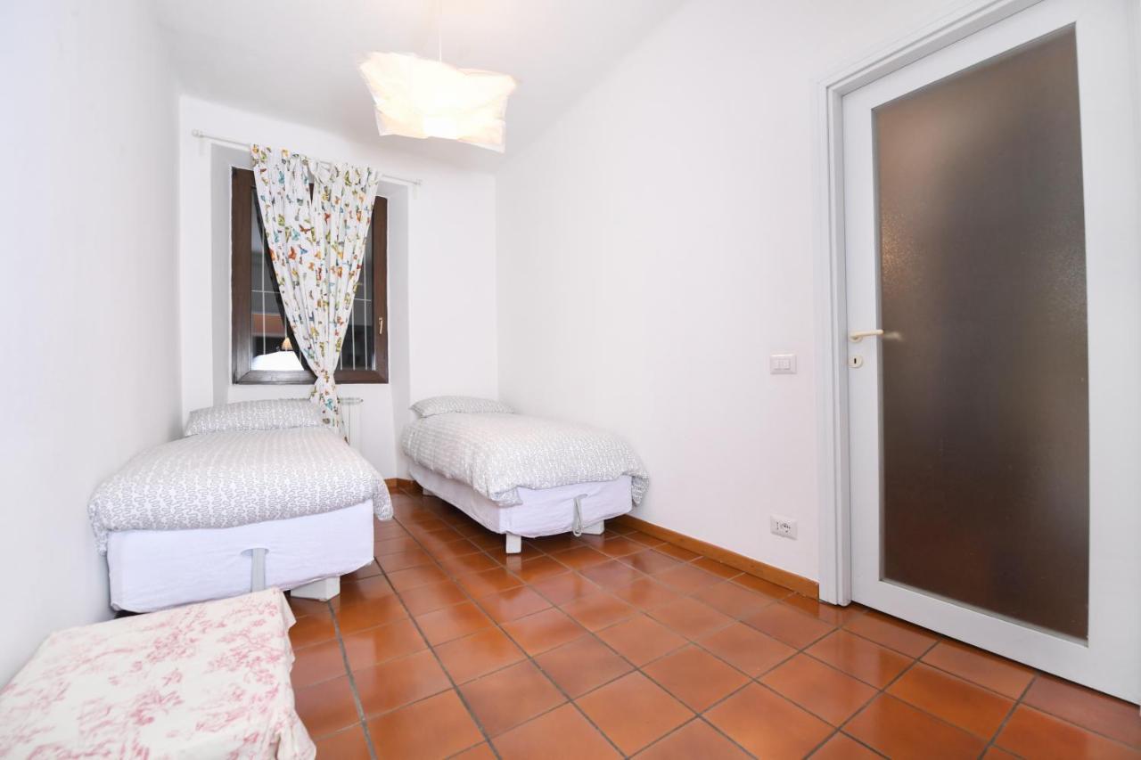 Villa Pinetina B&B Lasnigo Екстер'єр фото