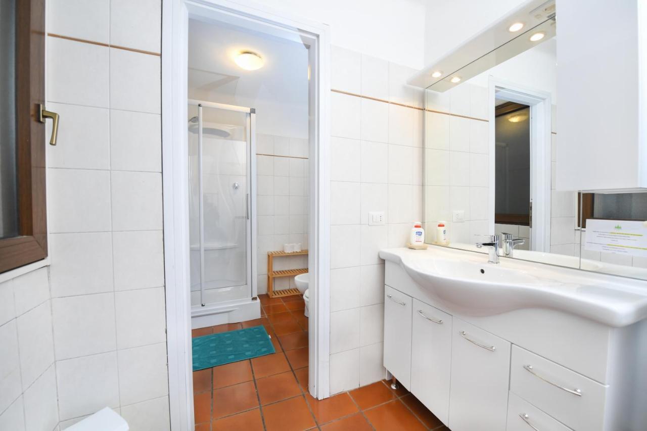 Villa Pinetina B&B Lasnigo Екстер'єр фото