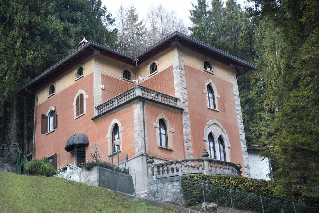 Villa Pinetina B&B Lasnigo Екстер'єр фото