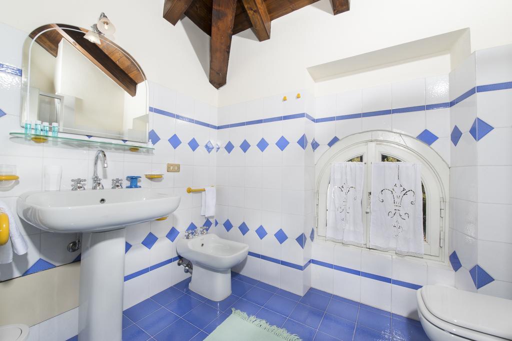 Villa Pinetina B&B Lasnigo Екстер'єр фото