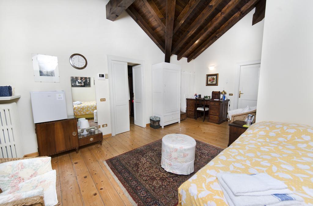 Villa Pinetina B&B Lasnigo Екстер'єр фото
